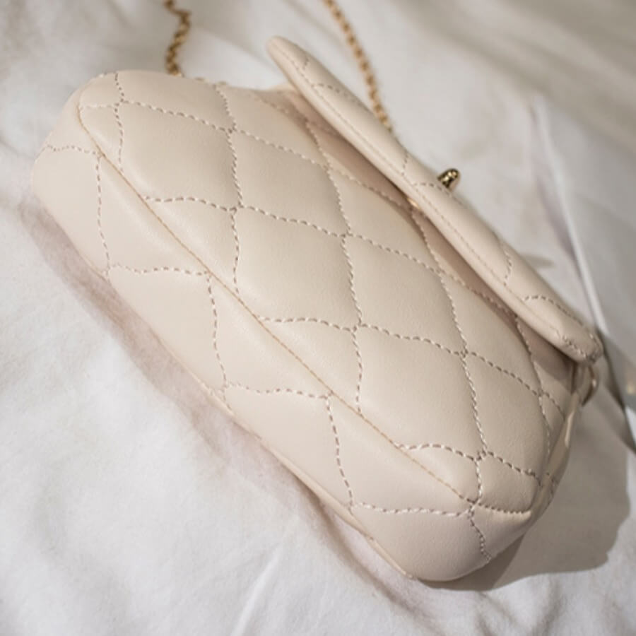 white chain strap bag